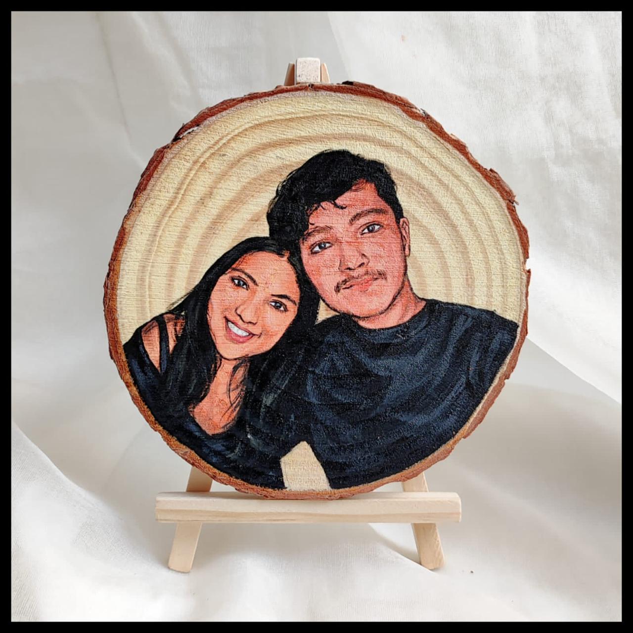 Love's Eternal Embrace: Handpainted Couple Wooden Disc