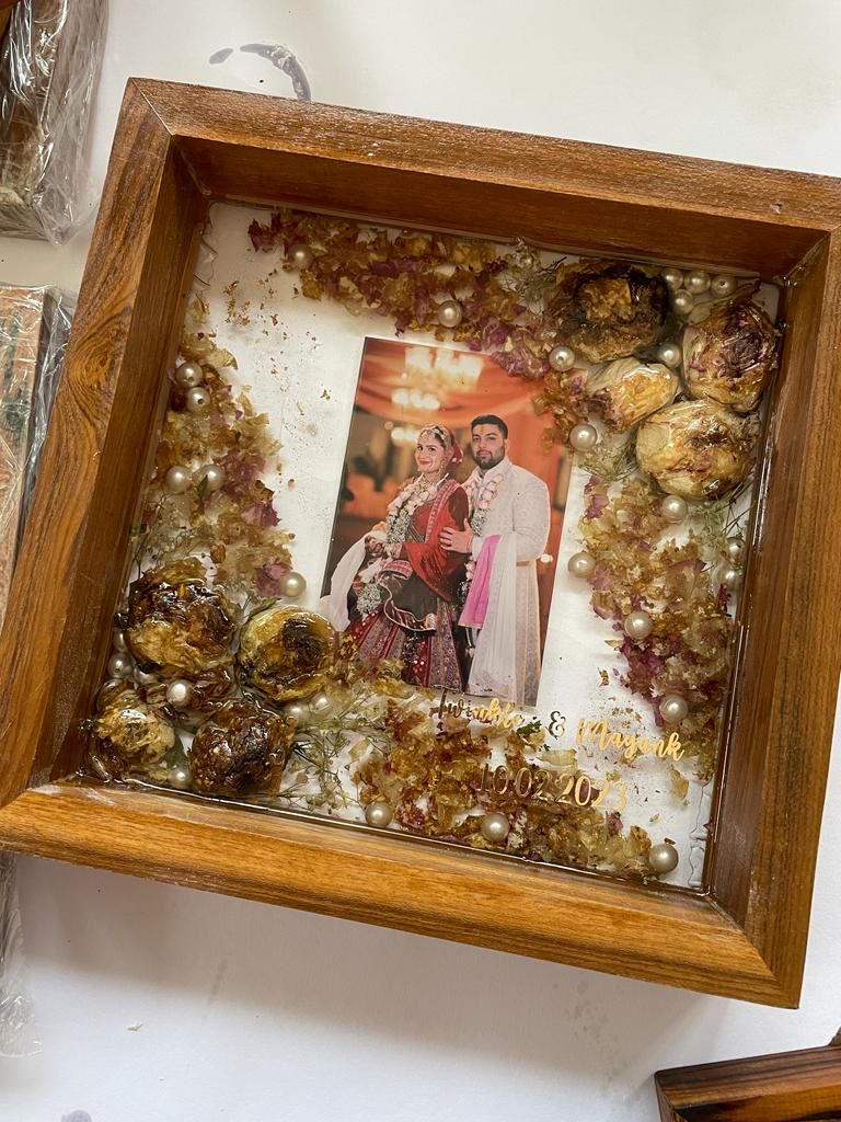 Nature's Embrace: Wooden Frame Wedding Flower Preservation with Couples' Picture