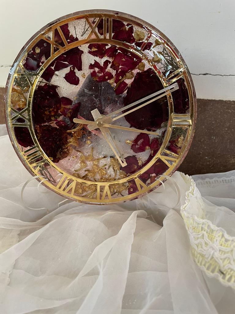 Eclectic Floral Elegance: Epoxy Rose Petals Preserved Wall Clock