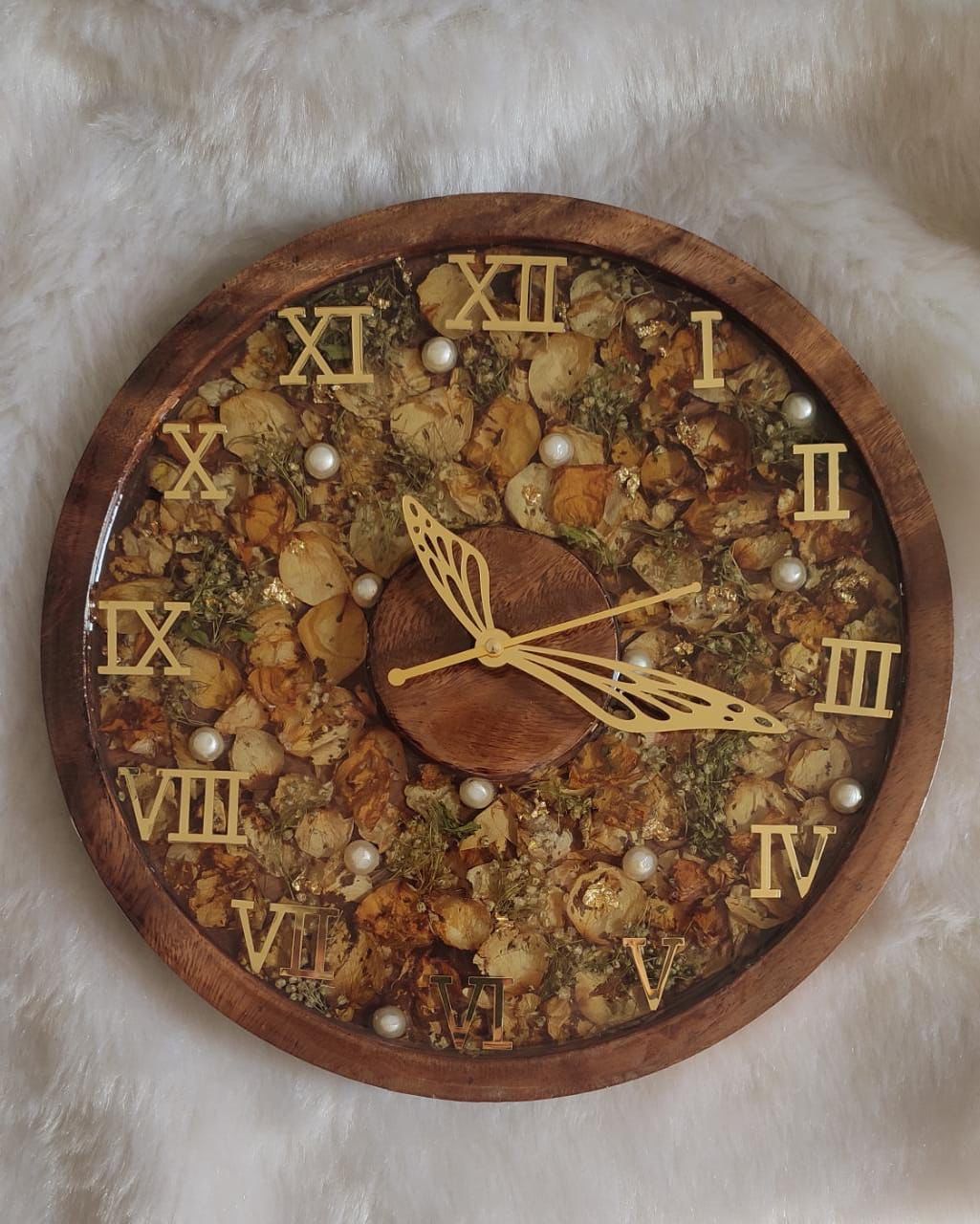 Botanical Timepiece: Funky Flower Preservation Clock in Teakwood Frame